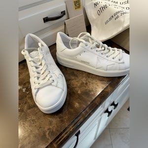 Women’s Golden Goose Sneakers Size 38 LIKE NEW